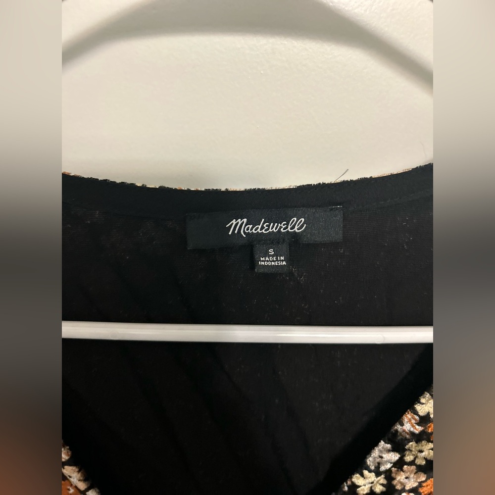 Like New Madewell Velvet Tulip-Sleeve Ruffle Top in Petite Bloom - Picture 5 of 12
